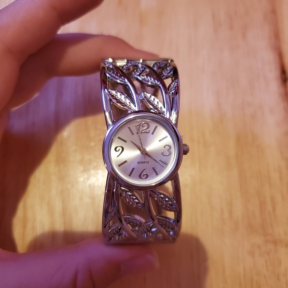 Avon Artison leaf cuff watch - Picture 1 of 3